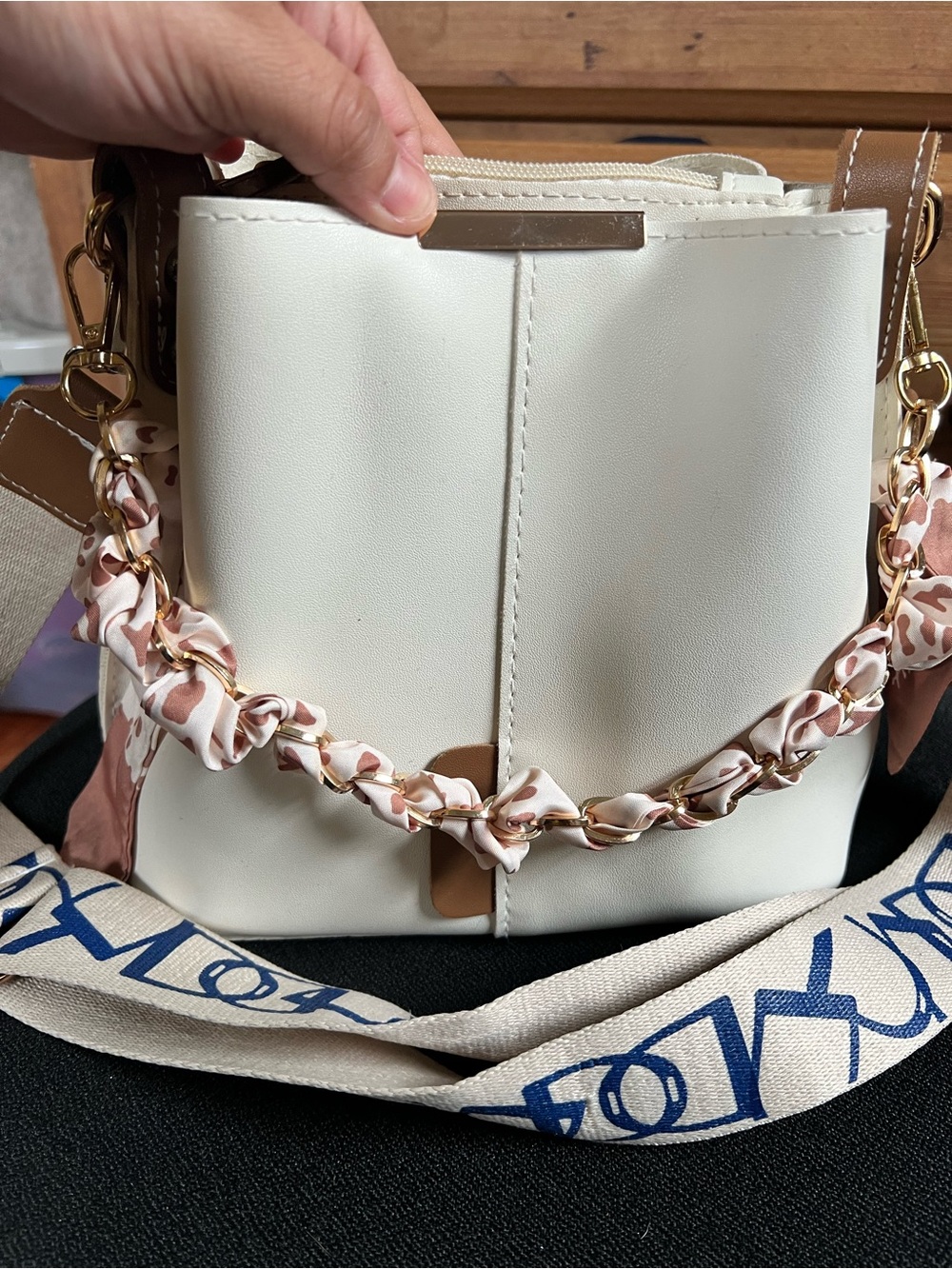 Stylish Cream Women’s Bucket Bag with Brown Accents - Picture 5 of 9